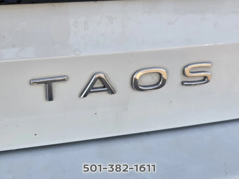 Used 2023 Pure White Volkswagen SE FWD image 15