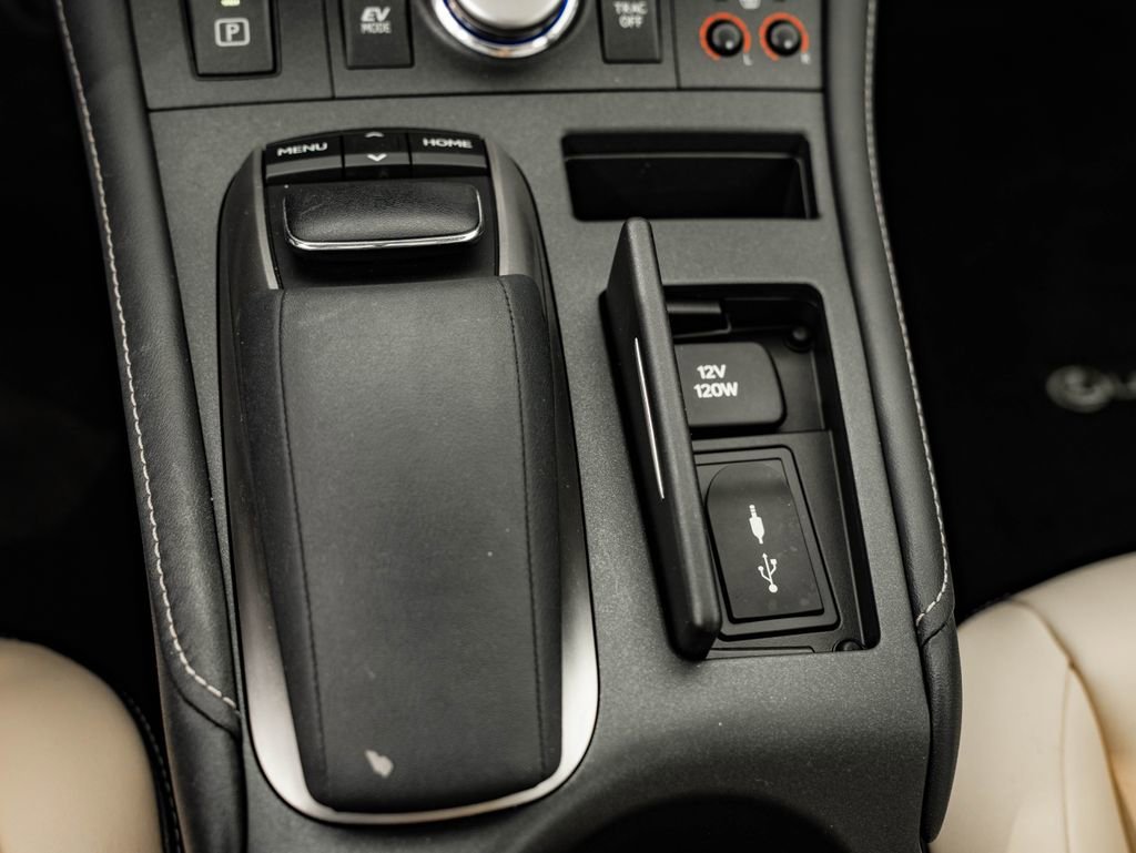 Used 2014 Pearl Lexus 200h image 35