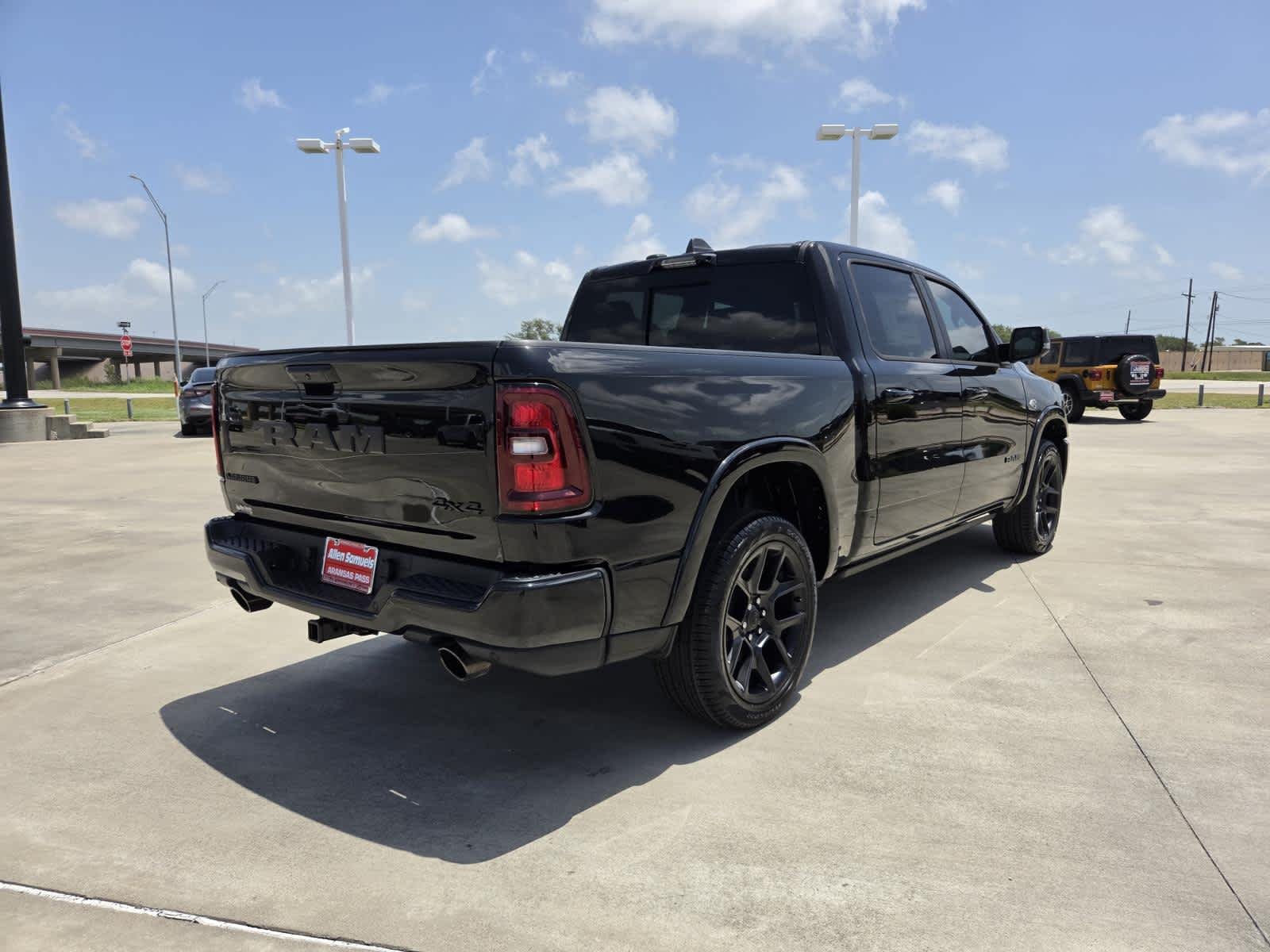 New 2026 Diamond Black Crystal Pearl-Coat Exterior Paint RAM Laramie image 5