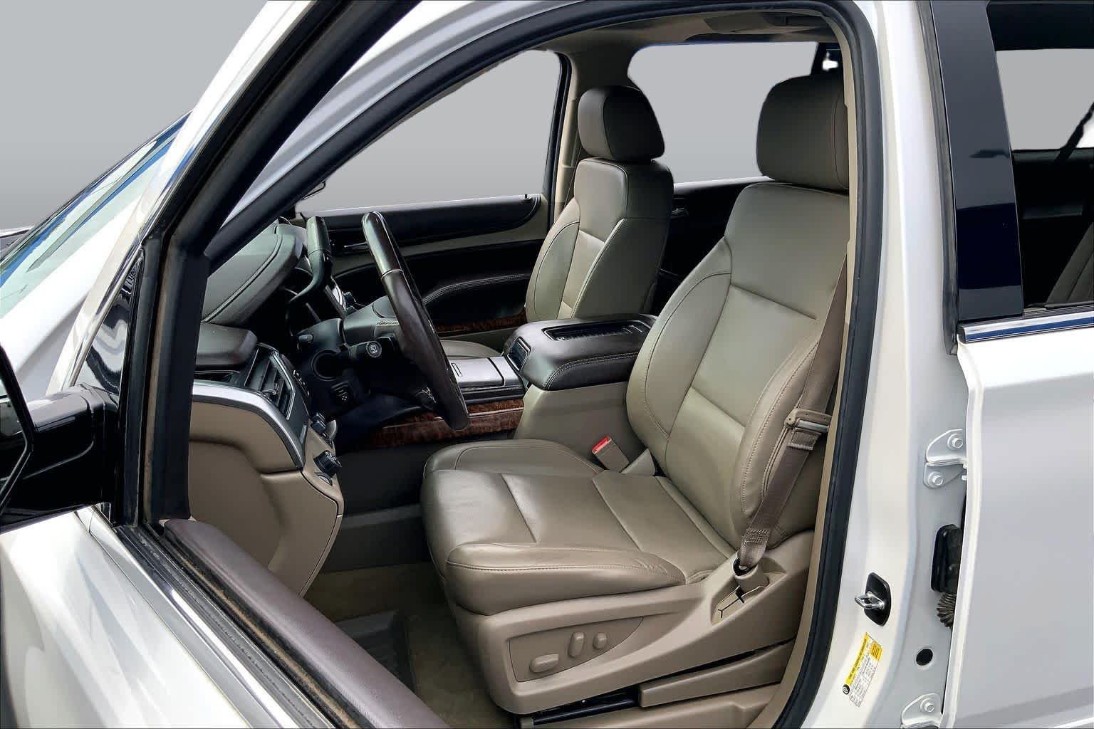 Used 2016 Iridescent Pearl Tricoat Chevrolet LTZ image 7