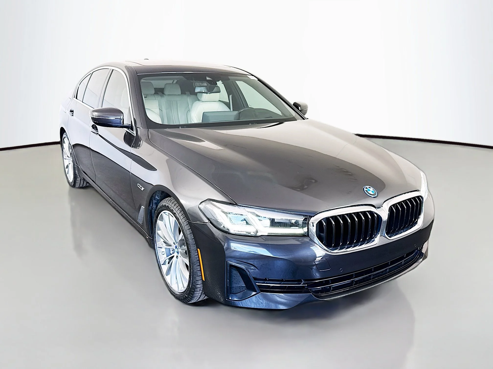 2023 BMW 5 Series 530e RWD photo