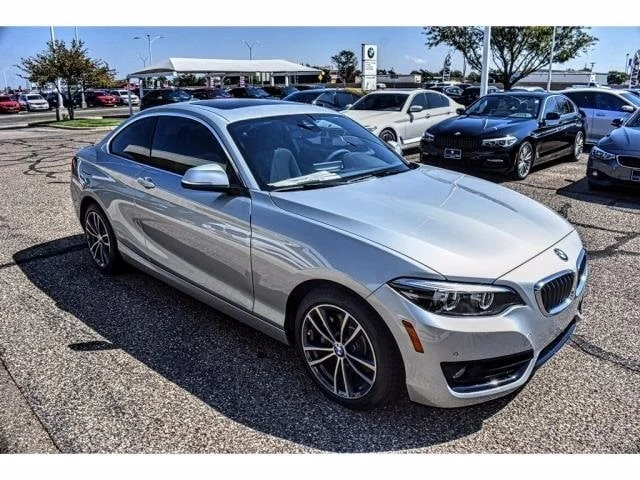 Used 2019 Glacier Silver BMW i xDrive All-wheel Drive image 5