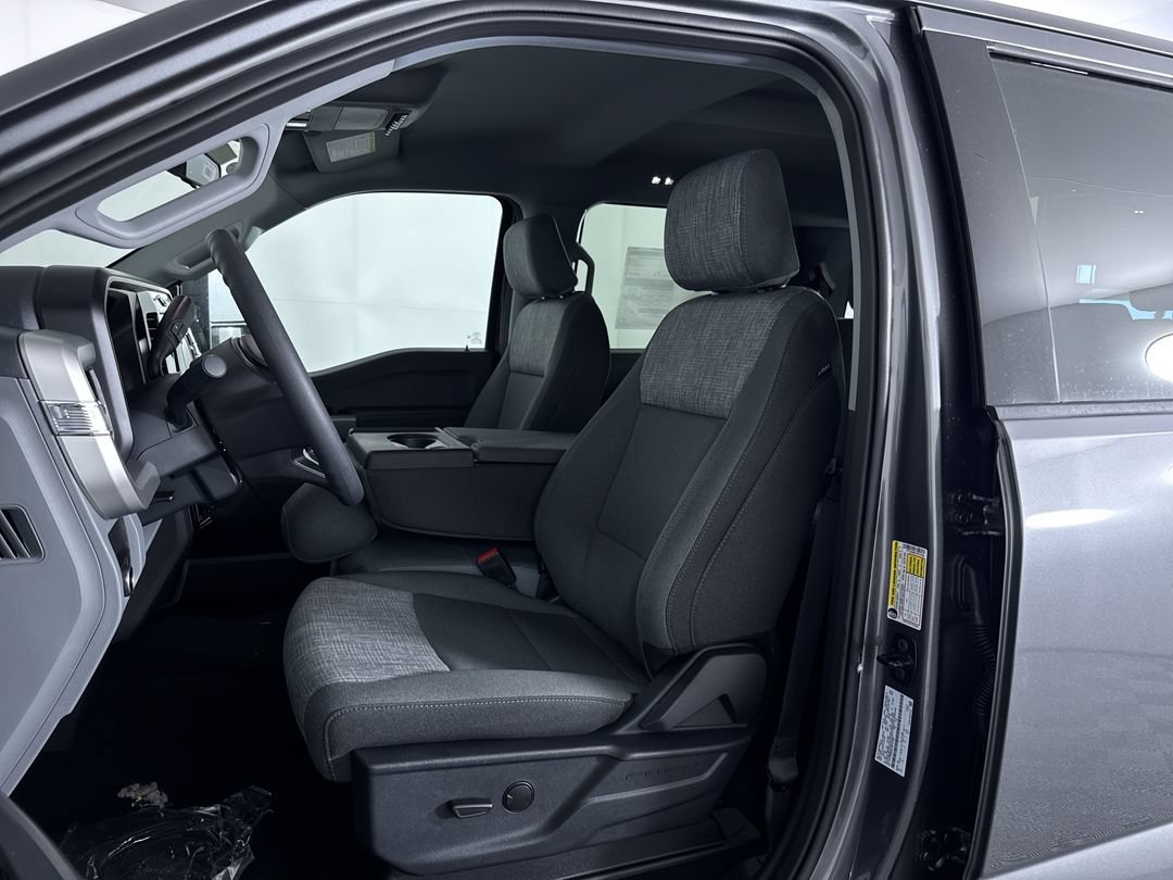 New 2026 Carbonized Gray Metallic Ford XLT image 15
