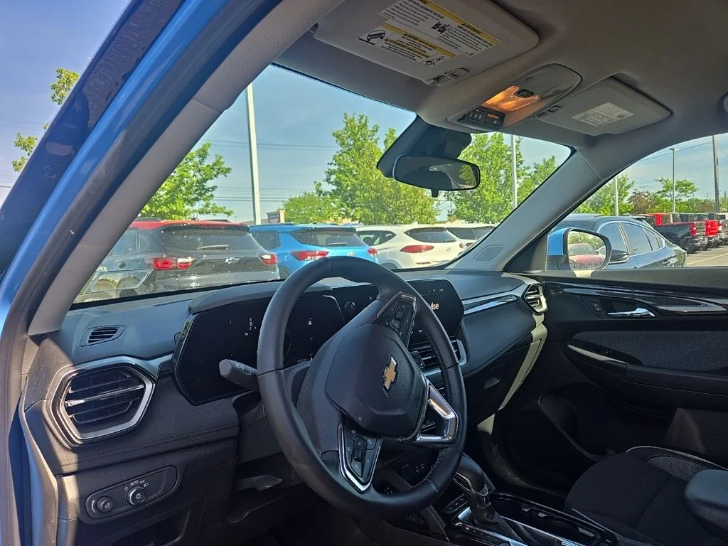 Used 2024 Blue Chevrolet LT image 3