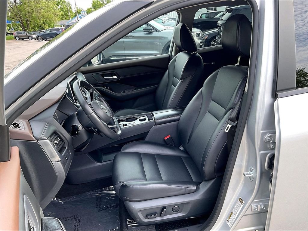Used 2023 Silver Nissan SV image 10