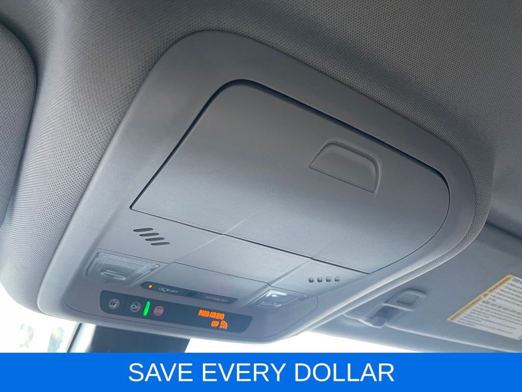 Used 2024 White GMC SLE image 22