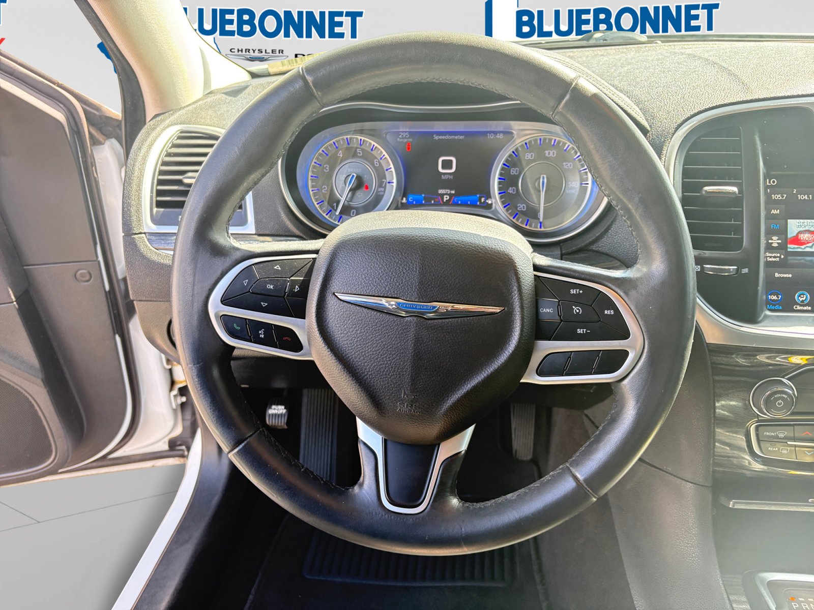 Used 2018 Bright White Clearcoat Chrysler Touring L image 13