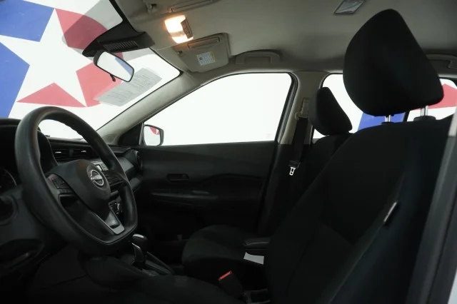 Used 2025  Nissan S image 14