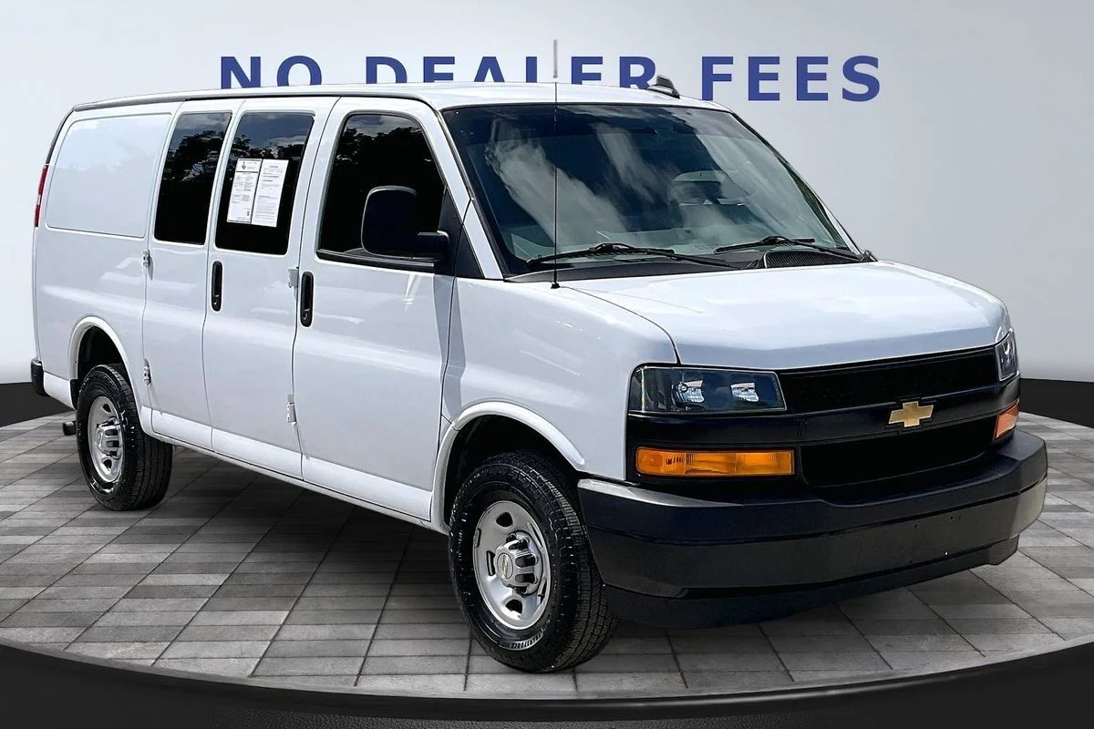 Used 2023  Chevrolet RWD 2500 Regular Wheelbase WT image 3