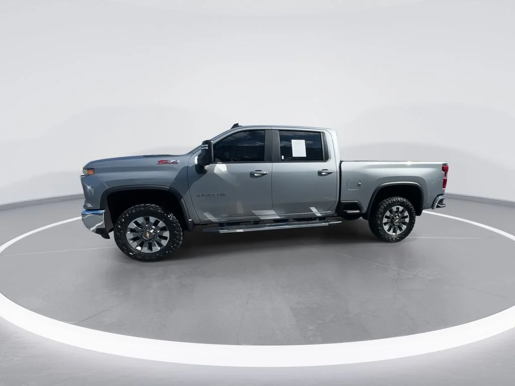 Used 2024 Gray Chevrolet LT image 5
