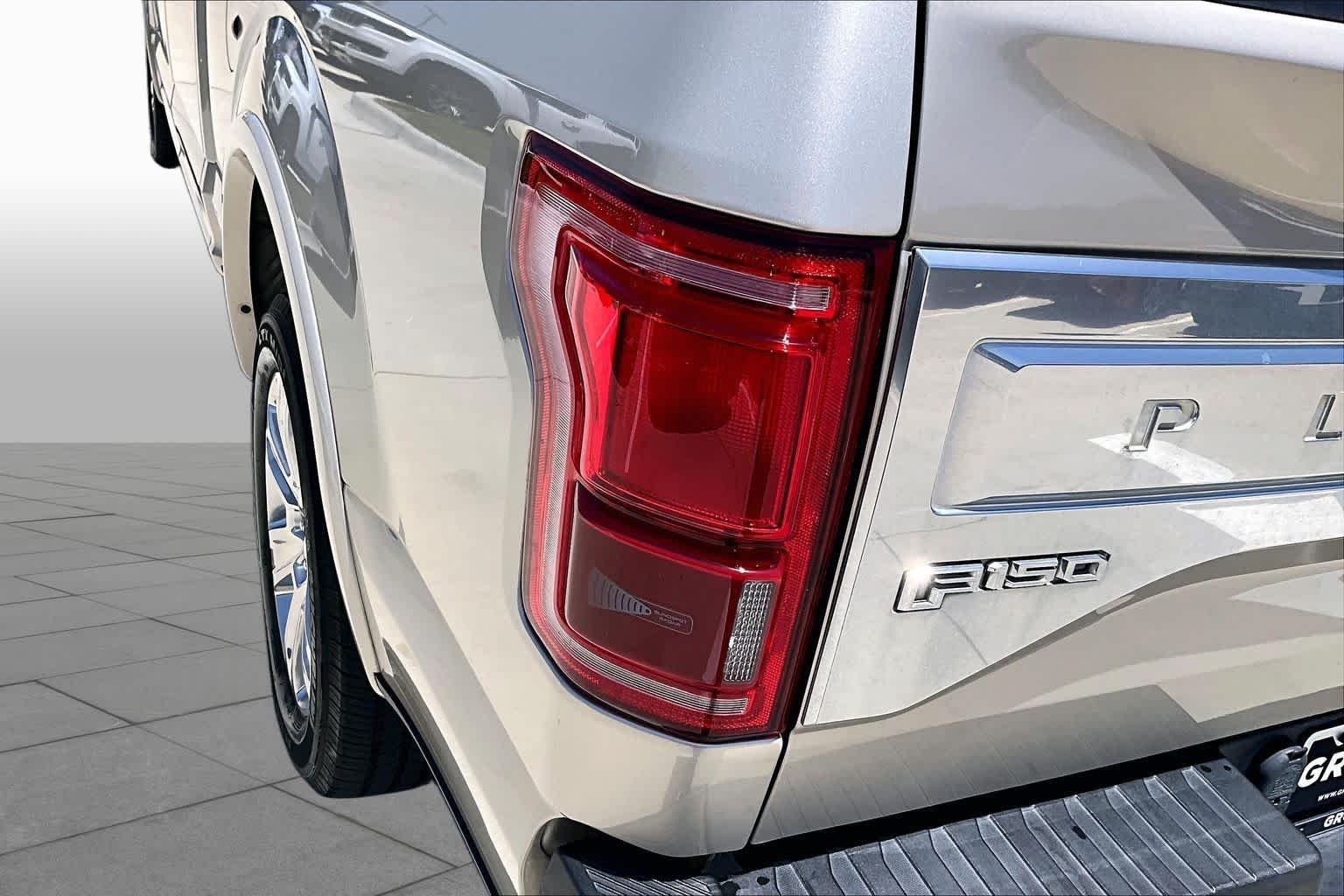 Used 2017 White Gold Ford Platinum image 28