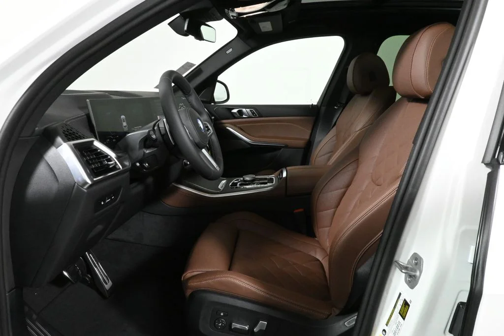 Used 2026 White BMW xDrive50e image 3