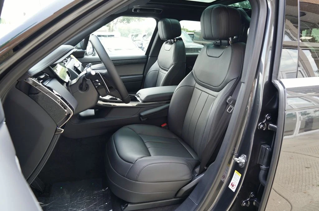 New 2026 Carpathian Grey Land Rover SE image 12