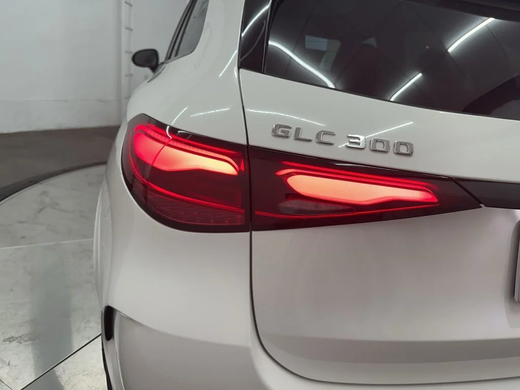 Used 2026 White Mercedes-Benz GLC 300 image 27
