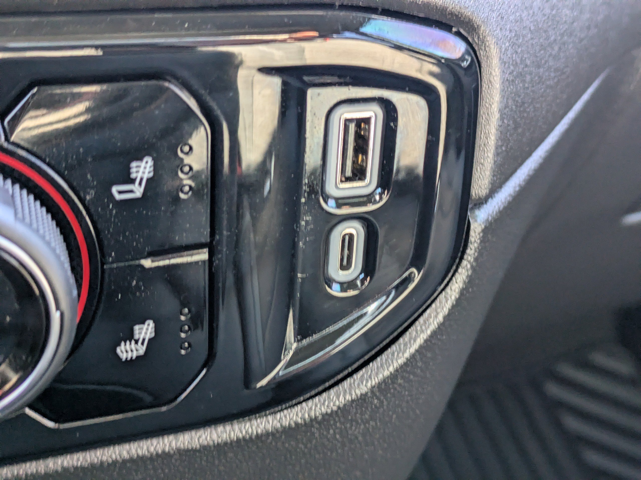 Used 2025 Summit White Chevrolet LT image 23