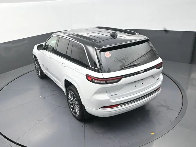 New 2026 Bright White Clear-Coat Exterior Paint Jeep Summit image 15