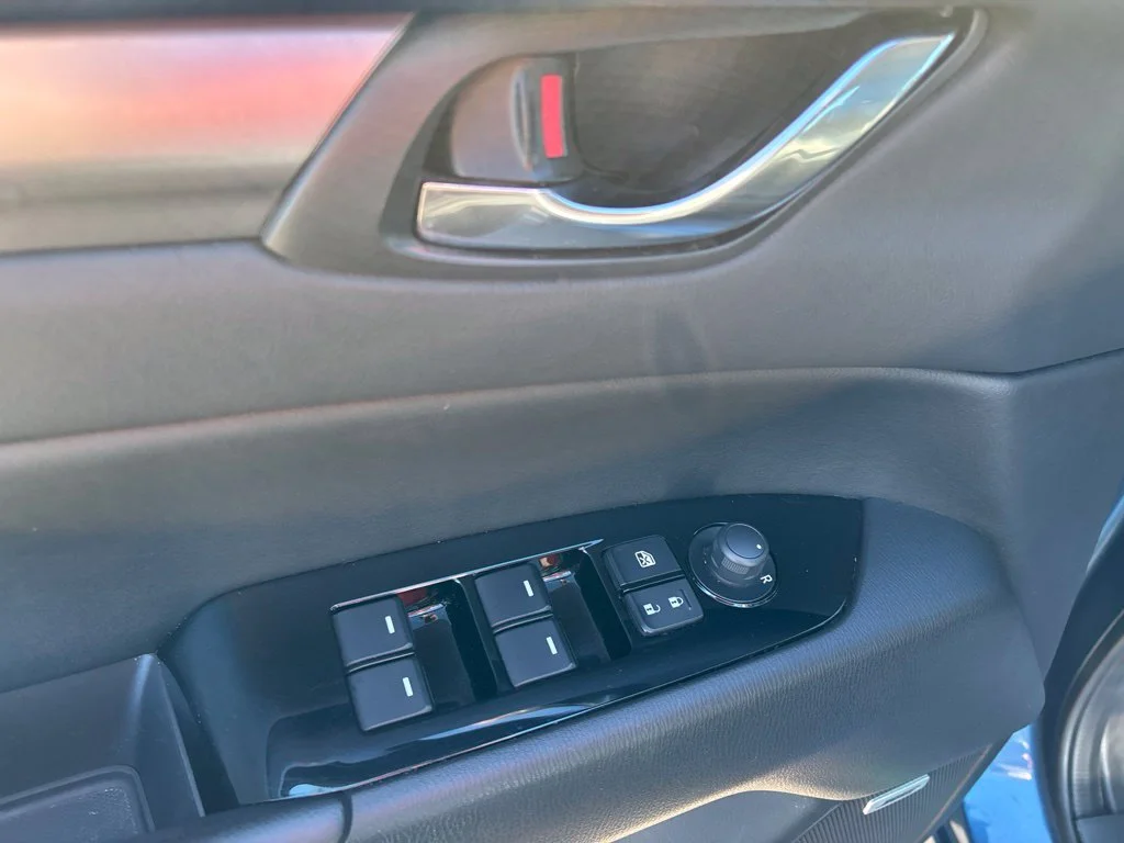 Used 2018 Blue Mazda Touring image 17