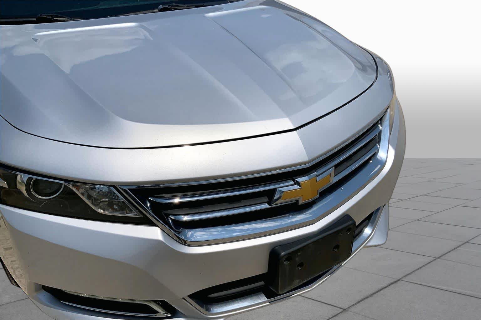 Used 2020 Silver Ice Metallic Chevrolet LT image 30
