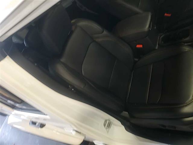 Used 2025 White Jeep Sahara image 12