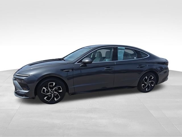 Used 2025 Gray Hyundai SEL image 4