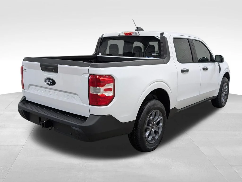 New 2026 Oxford White Ford XLT image 6