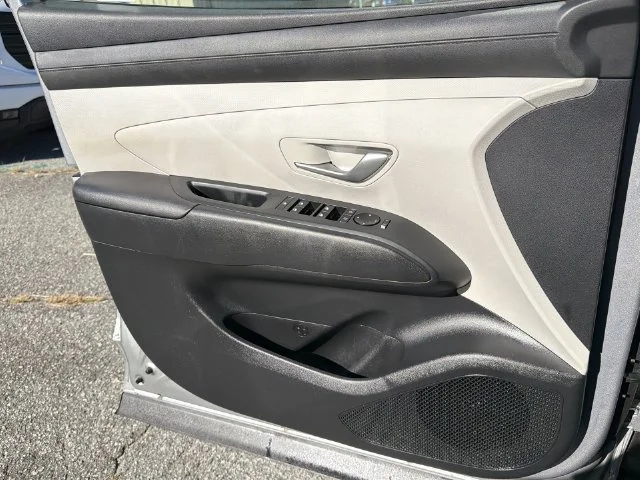 Used 2025 Silver Hyundai SEL image 31