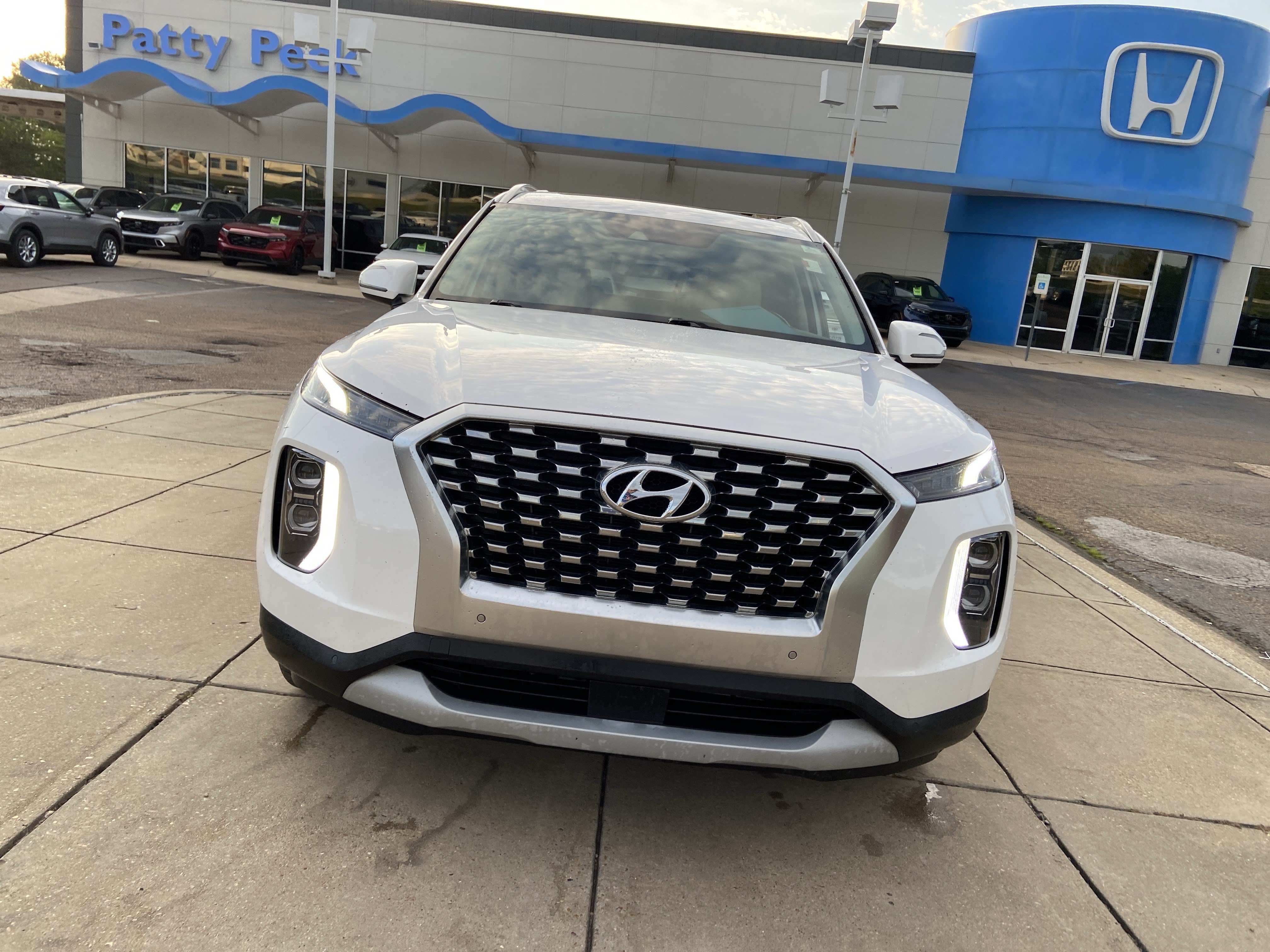 Used 2020 Hyper White Hyundai SEL image 3