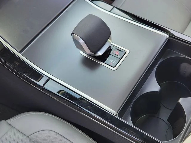 Used 2026 Green Land Rover S image 14