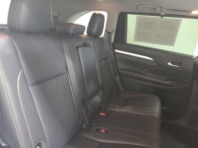 Certified Used 2018 Blizzard Pearl Toyota XLE image 16