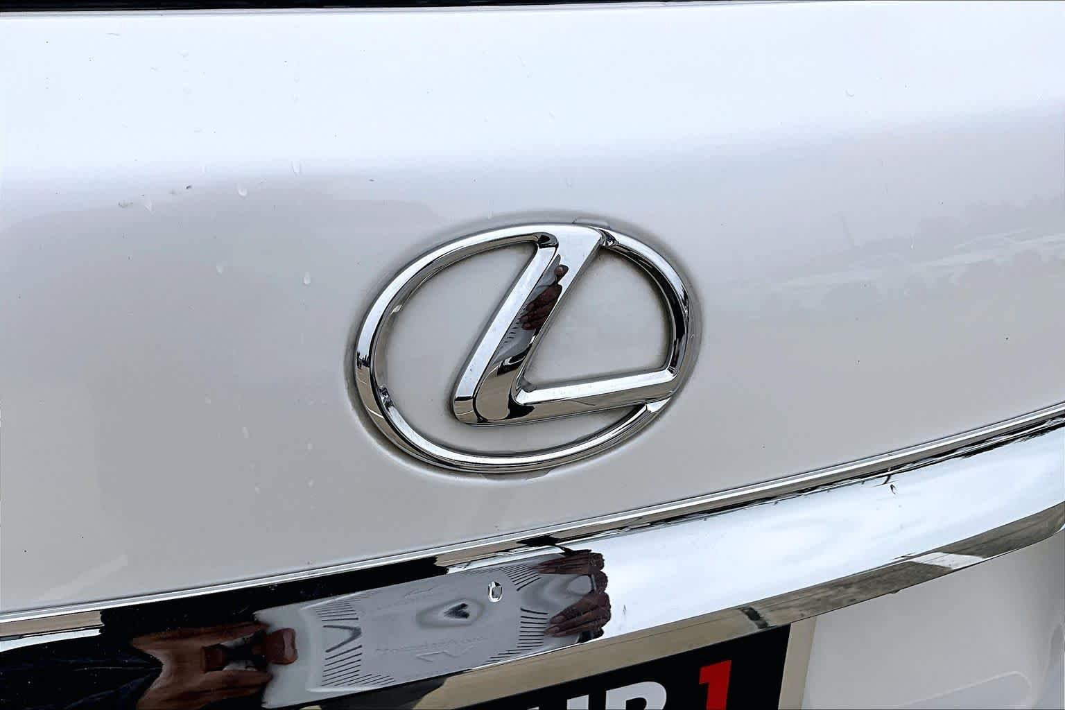 Used 2015 Starfire Pearl Lexus  image 31