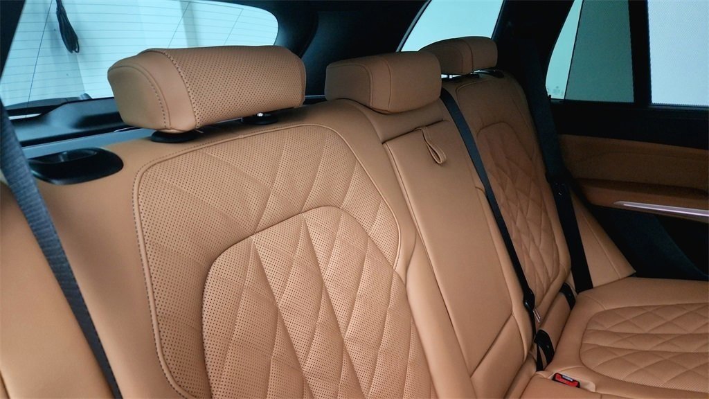 Used 2026 Tanzanite Blue II Metallic BMW xDrive40i image 12