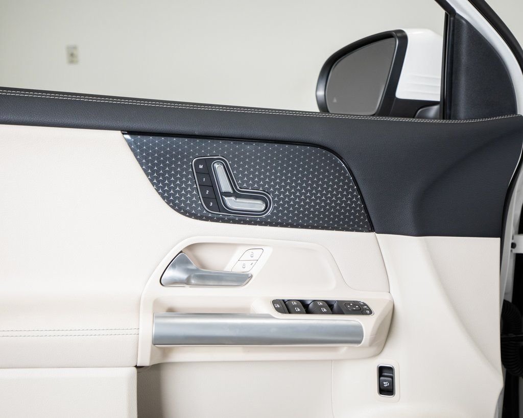 Certified Used 2025  Mercedes-Benz GLA 250 image 6