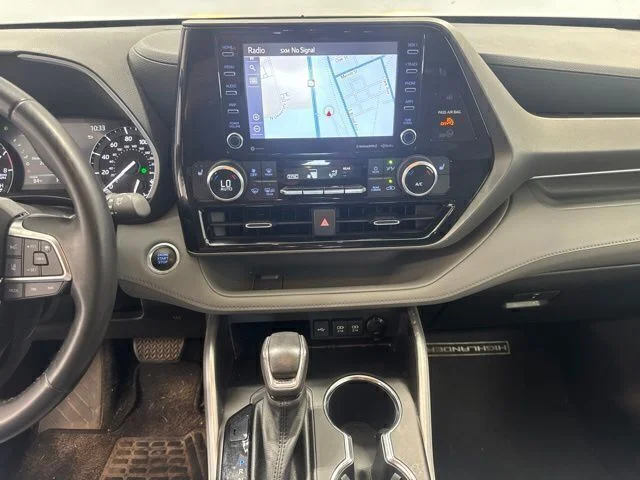 Used 2021  Toyota XLE image 16