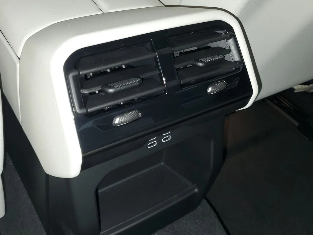 New 2027 Dk. BMW 530i image 12