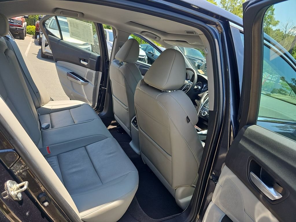 Used 2015  Acura V6 Tech image 11