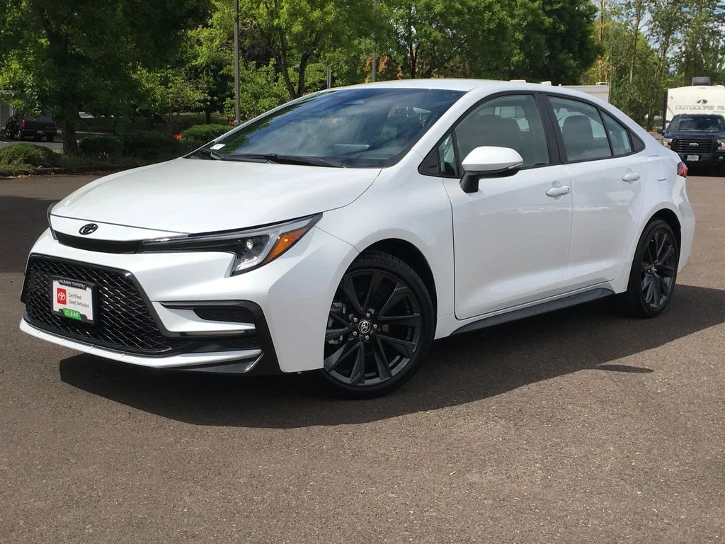 2025 Toyota Corolla SE CVT's photo