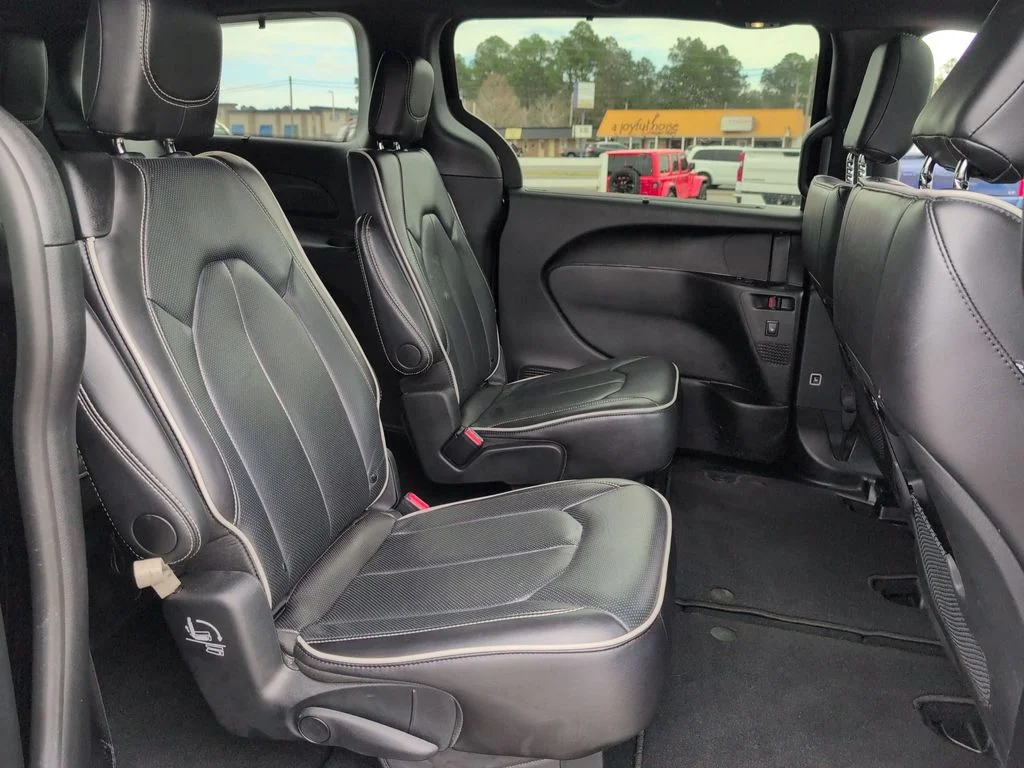Used 2025 Black Chrysler Limited image 24