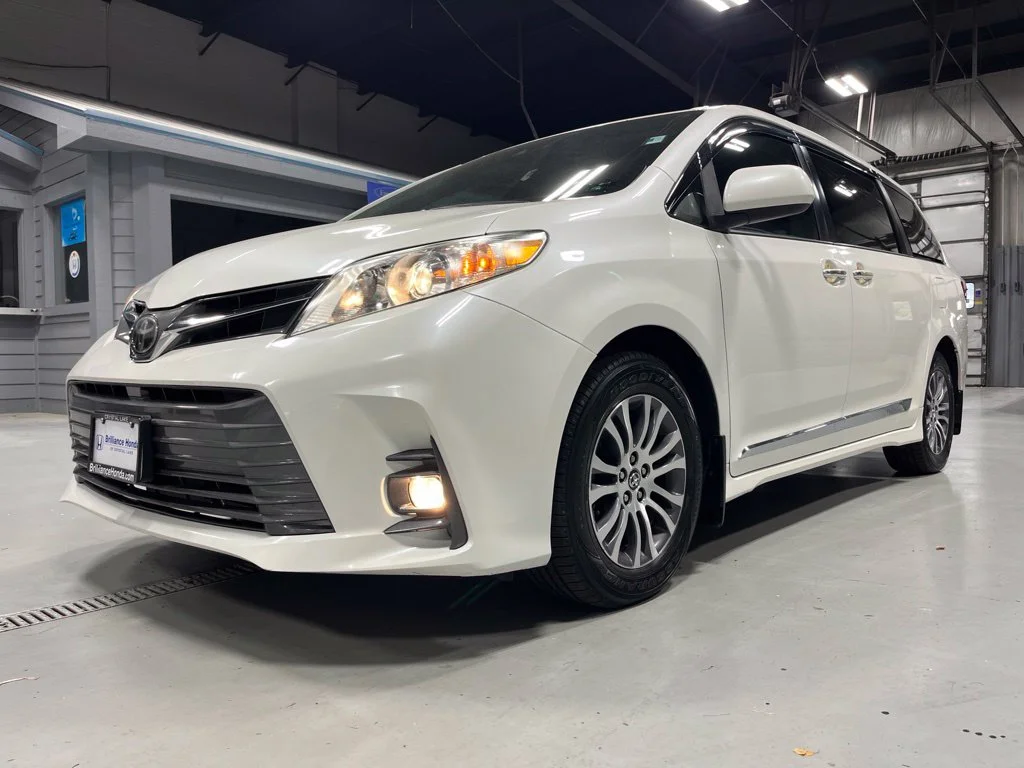 Used 2018 Blizzard Pearl Toyota XLE image 3