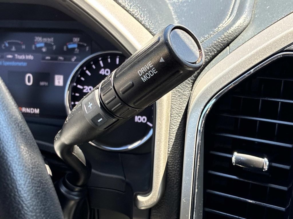 Used 2022 White Ford Lariat image 29