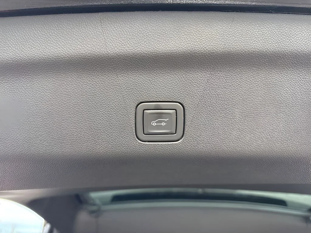 Used 2024 Onyx Black GMC Denali image 34