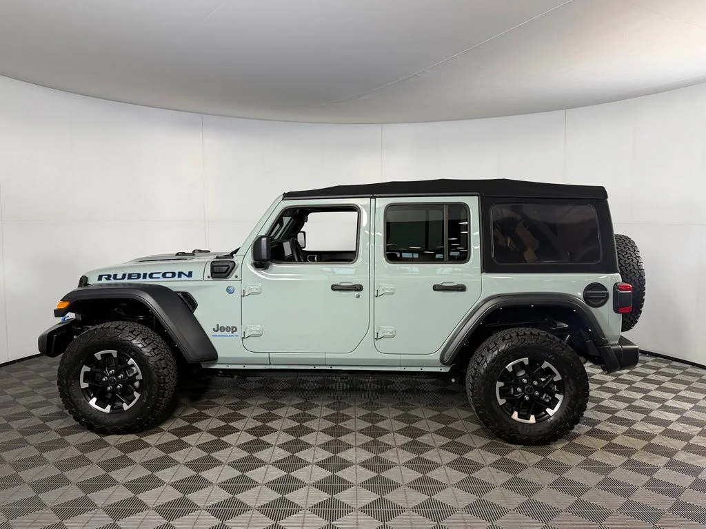 Used 2024  Jeep Rubicon 4xe image 10
