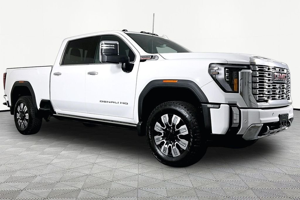 Used 2025 White GMC Denali image 3