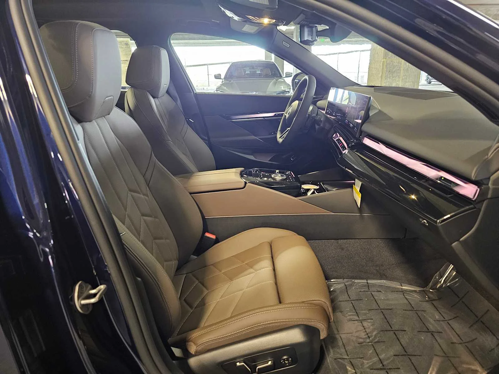 New 2027 Tanzanite Blue II Metallic BMW xDrive image 29