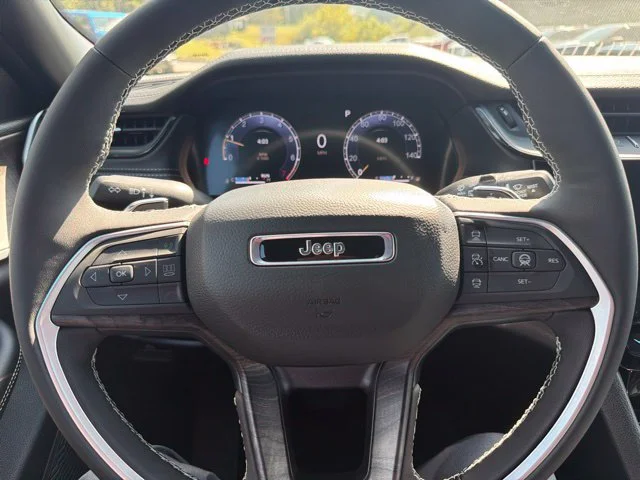New 2027 White Jeep Laredo Altitude image 31