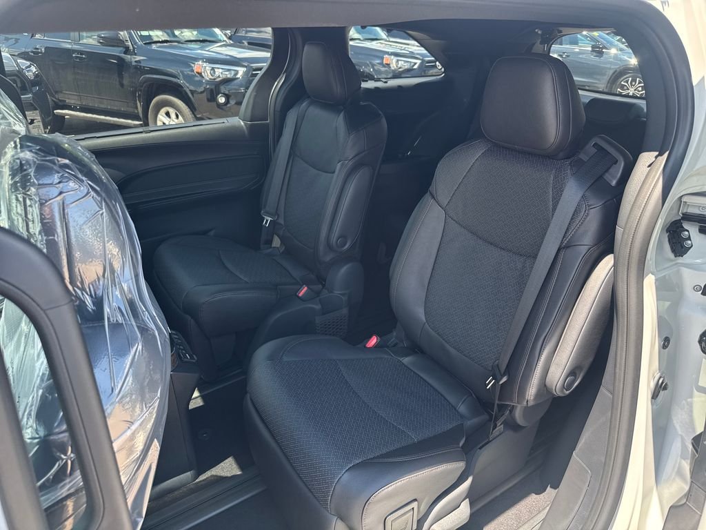 New 2026 Wind Chill Pearl Toyota Platinum image 38