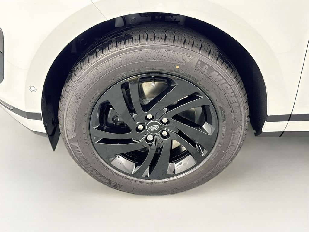 New 2026 Fuji White Land Rover Core S image 32