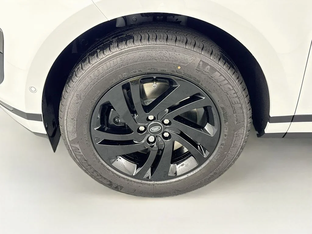 New 2026 Fuji White Land Rover Core S image 32