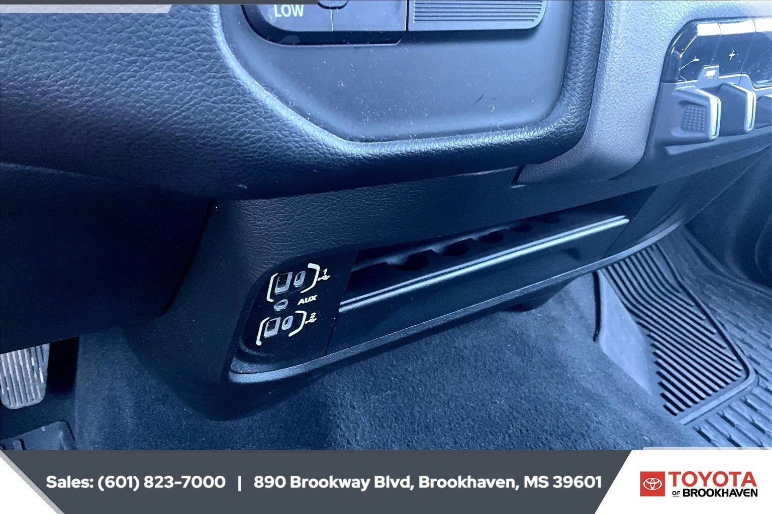Used 2024 Billet Silver Metallic Clearcoat Ram Big Horn image 23