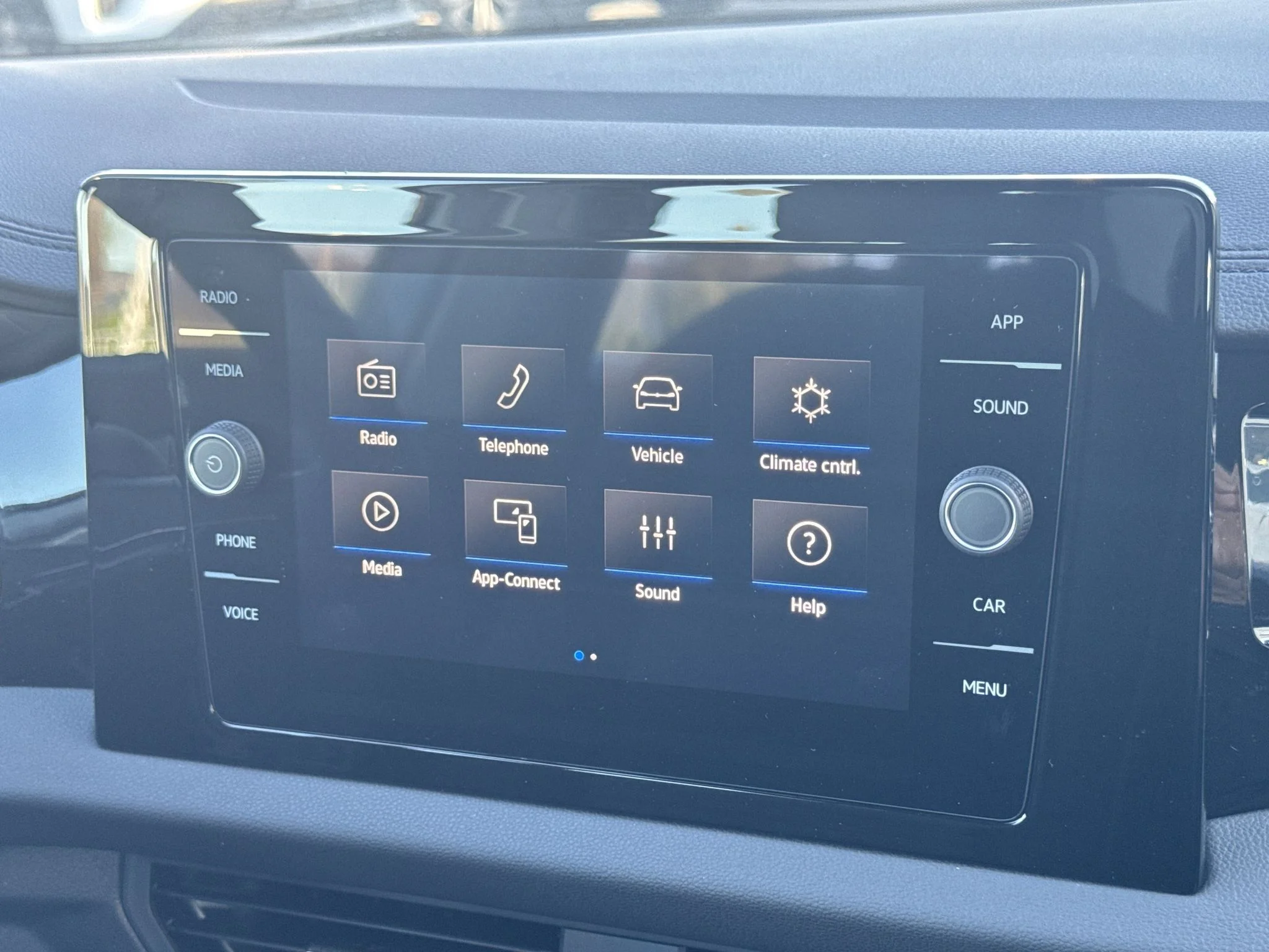 New 2027 Platinum Gray Metallic Volkswagen S image 25