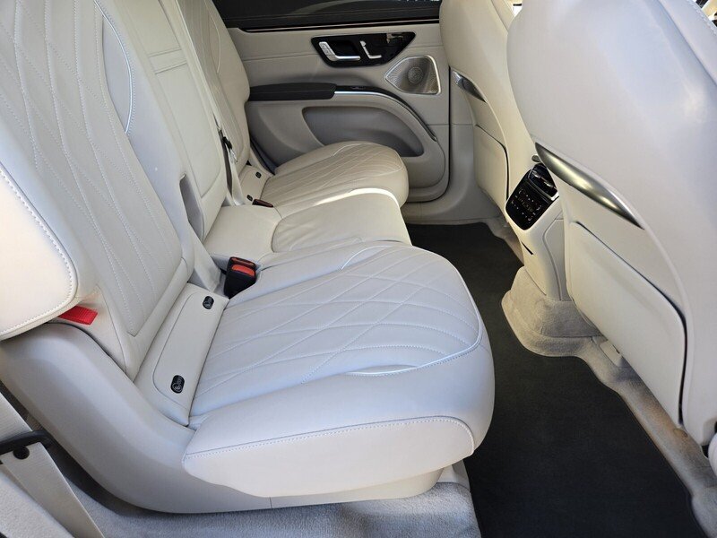 Used 2025  Mercedes-Benz 580 image 17